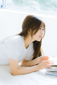 《年轻的女教师》在线